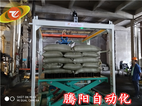 全自動碼垛機(jī)收官包裝流水線作業(yè)(圖文)