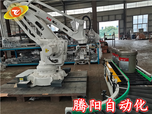 箱子碼垛機(jī)配套開裝封箱機(jī)實現(xiàn)無人工廠